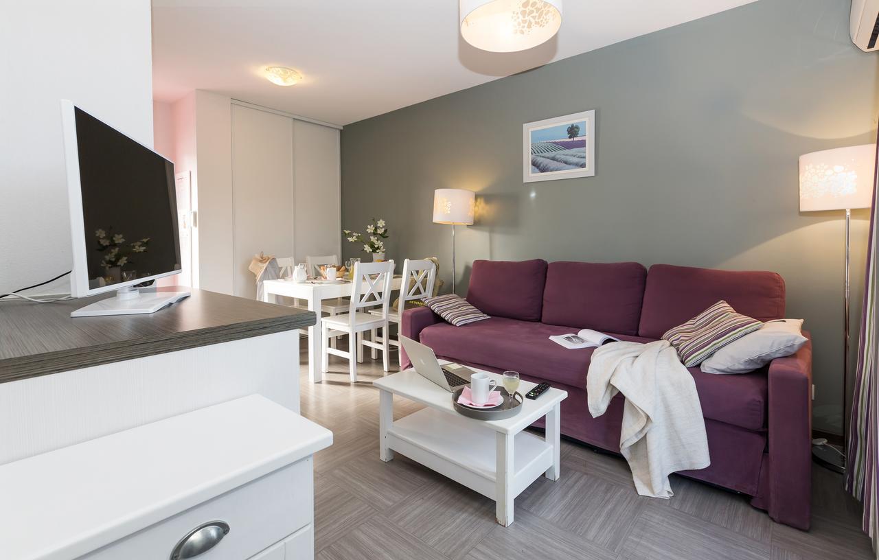 Residence Odalys Cote Provence Greoux-les-Bains Exterior photo
